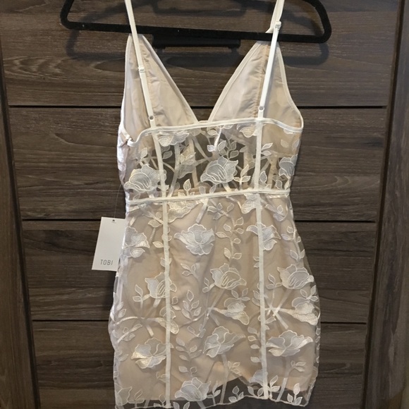 NWT Embroidered Bodycon Dress - Picture 4 of 5